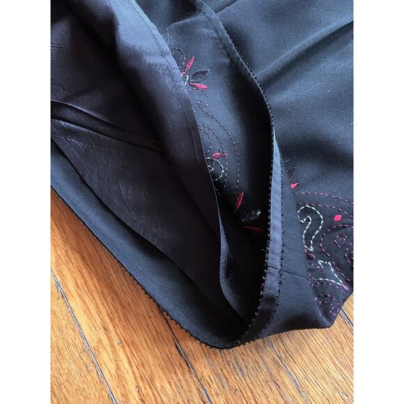 Ann Taylor LOFT Black Embroidered Pleated Skirt sz 4P - Picture 6 of 9